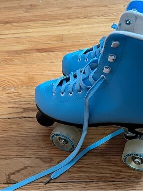 Kids Blue Roller Skates - Classic High-Top Lace-Up